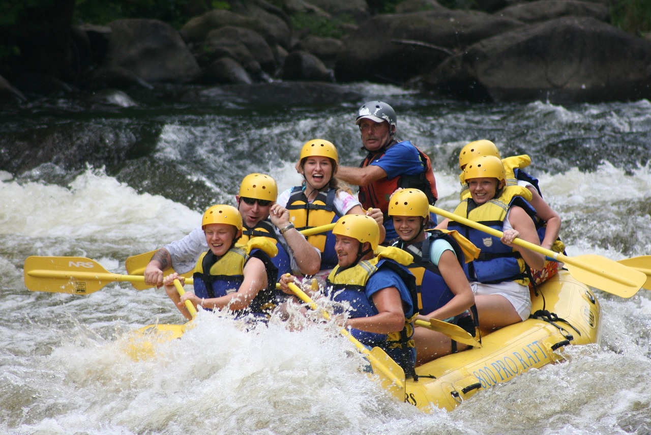 rafting, whitewater, team-421132.jpg